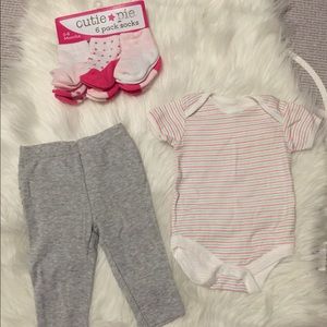 Outfit & socks 0/3 month